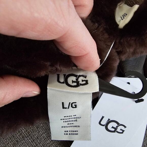 UGG Women's Brown Leather Shorty Tech Tip Real Fur Cuff Gloves Size L/G - Picture 8 of 11